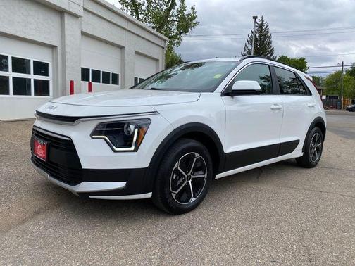 Snow White Pearl 2024 Kia Niro LX