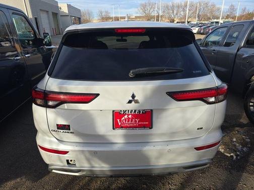 2024 Mitsubishi Outlander SE