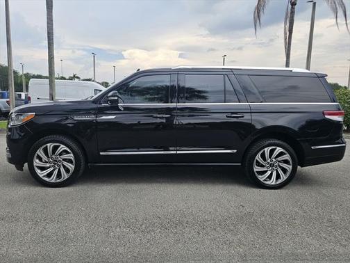 2022 Lincoln Navigator L RESERVE