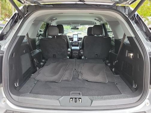 ICONIC SILVER METALLIC 2023 Ford Explorer LIMITED