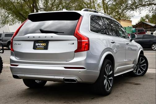 Bright Silver Metallic 2018 Volvo XC90 T6 Momentum