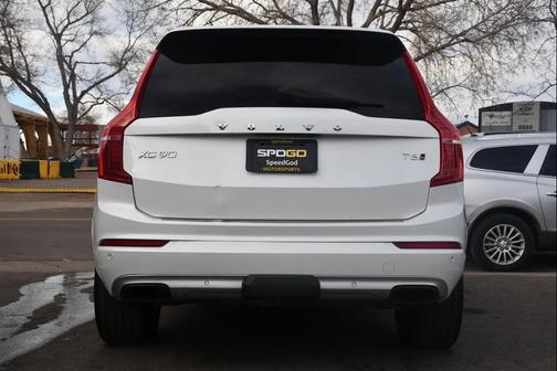 2018 Volvo XC90 T6 Momentum