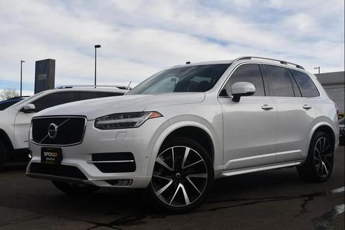 2018 Volvo XC90 T6 Momentum