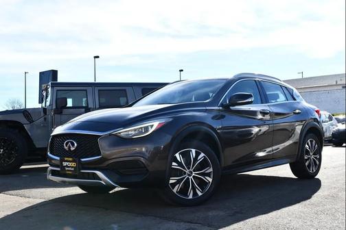 2017 INFINITI QX30 Luxury