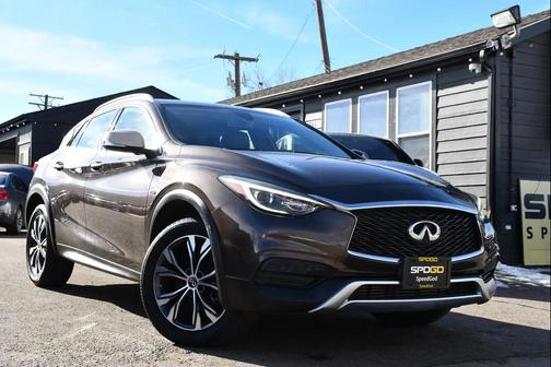 2017 INFINITI QX30 Luxury