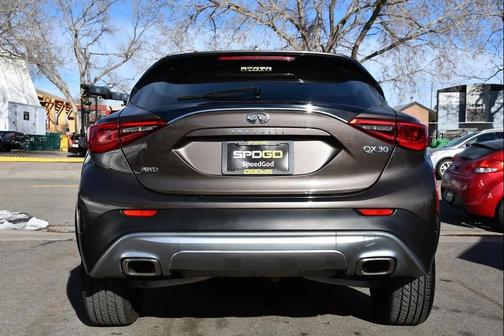 2017 INFINITI QX30 Luxury