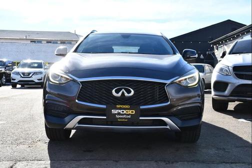 2017 INFINITI QX30 Luxury