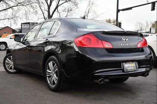 Black 2013 INFINITI G37x Base