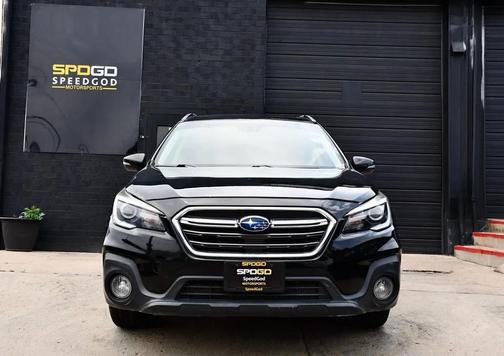 Crystal Black Silica 2018 Subaru Outback 3.6R Touring