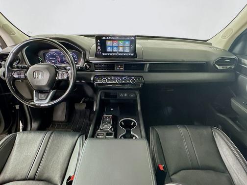 Crystal Black Pearl 2023 Honda Pilot