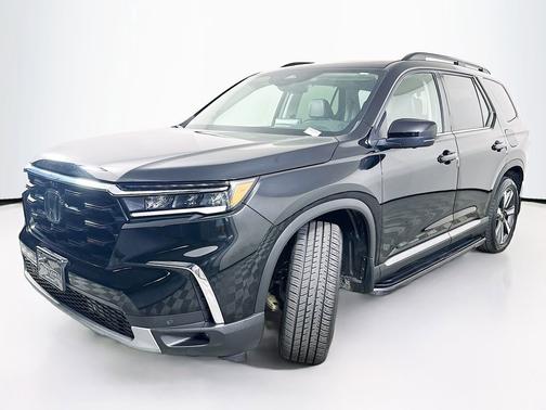 Crystal Black Pearl 2023 Honda Pilot