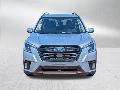 Ice Silver Metallic 2023 Subaru Forester 2.5i Sport