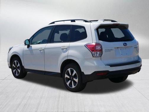 Crystal White Pearl 2017 Subaru Forester 2.5i Premium