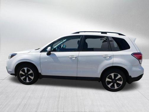 Crystal White Pearl 2017 Subaru Forester 2.5i Premium