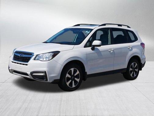 Crystal White Pearl 2017 Subaru Forester 2.5i Premium
