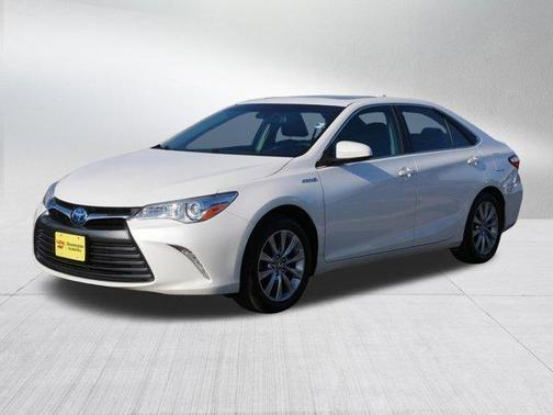 Blizzard Pearl 2017 Toyota Camry Hybrid XLE