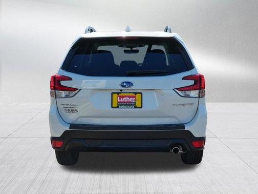 Crystal White Pearl 2023 Subaru Forester Limited