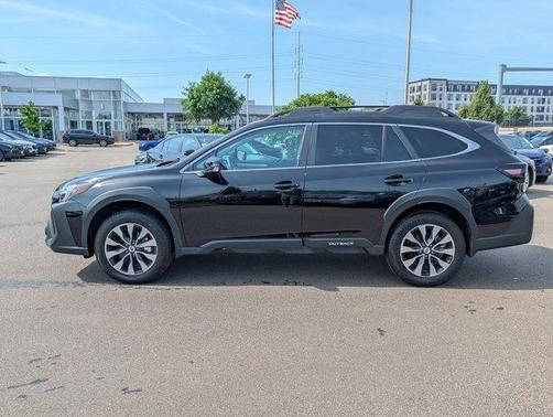 Crystal Black Silica 2025 Subaru Outback Limited