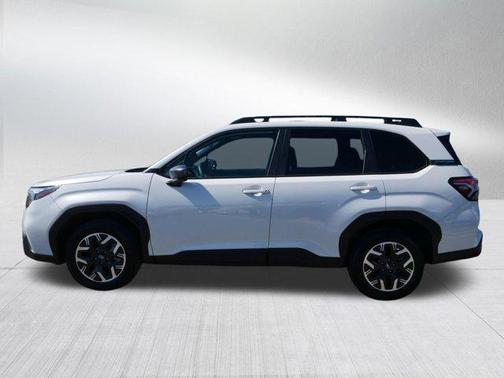 Crystal White Pearl 2025 Subaru Forester Premium