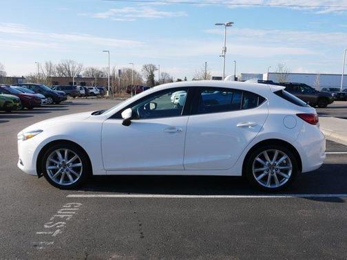 Snowflake White Pearl Metallic 2017 Mazda Mazda3 Grand Touring