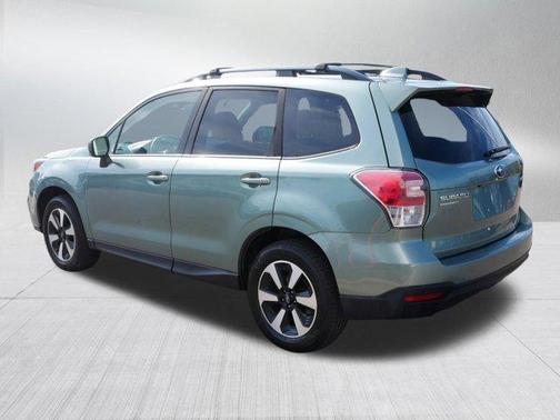Jasmine Green Metallic 2018 Subaru Forester 2.5i Premium