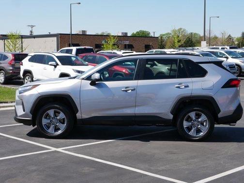 2022 Toyota RAV4 Hybrid XLE
