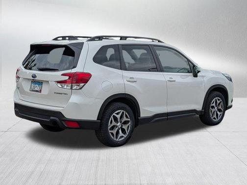 Crystal White Pearl 2024 Subaru Forester Premium