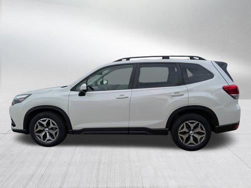 Crystal White Pearl 2024 Subaru Forester Premium