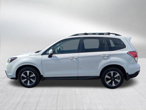 Crystal White Pearl 2018 Subaru Forester 2.5i Premium