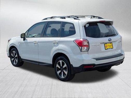 Crystal White Pearl 2018 Subaru Forester 2.5i Premium