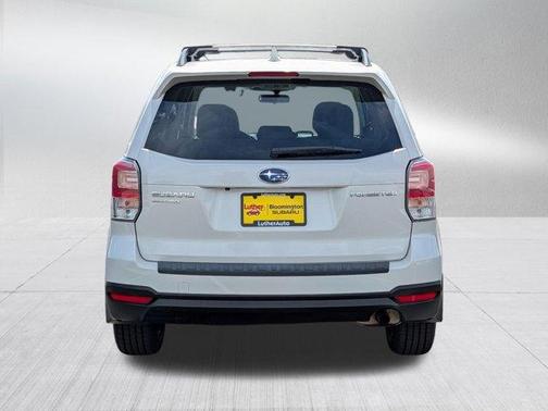 Crystal White Pearl 2018 Subaru Forester 2.5i Premium