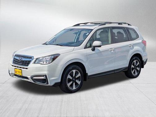 Crystal White Pearl 2018 Subaru Forester 2.5i Premium