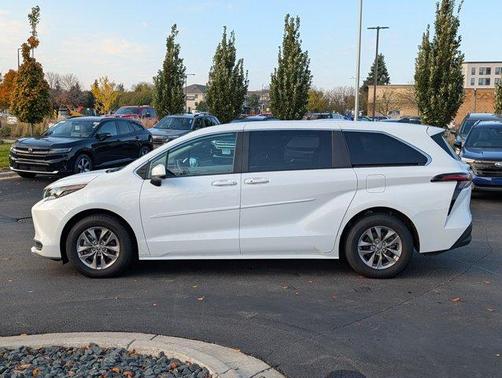 Ice 2024 Toyota Sienna LE
