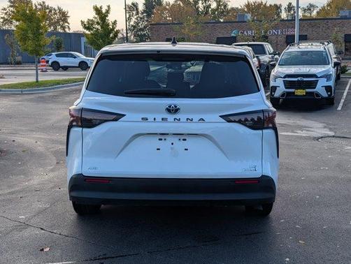 Ice 2024 Toyota Sienna LE