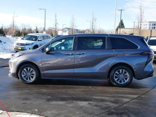 2023 Toyota Sienna XLE