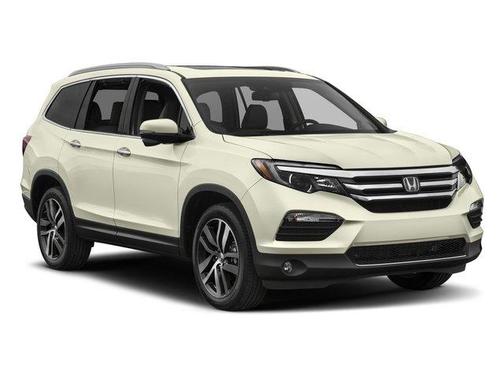 White 2017 Honda Pilot Touring