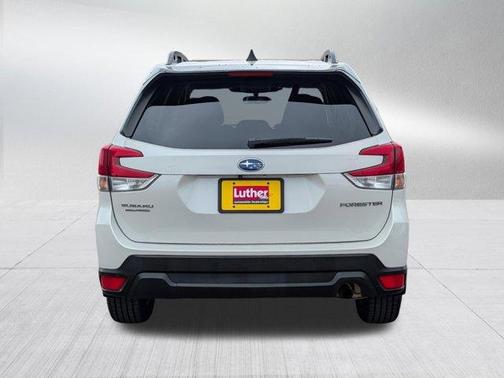 Crystal White Pearl 2024 Subaru Forester Premium