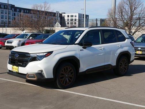 Crystal White Pearl 2025 Subaru Forester Hybrid Sport