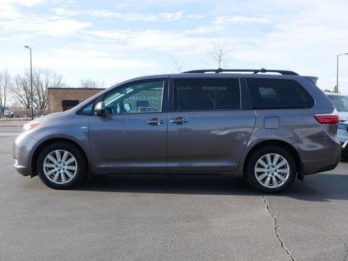 2017 Toyota Sienna LE