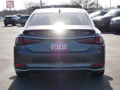 2024 Lexus ES 300h Luxury