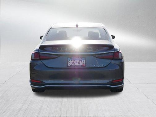 2024 Lexus ES 300h Luxury