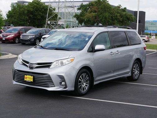 2019 Toyota Sienna XLE