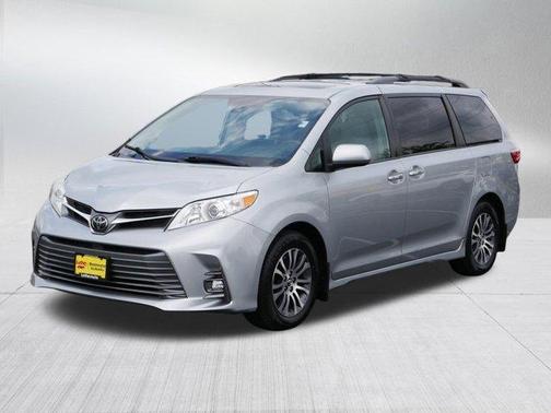 2019 Toyota Sienna XLE