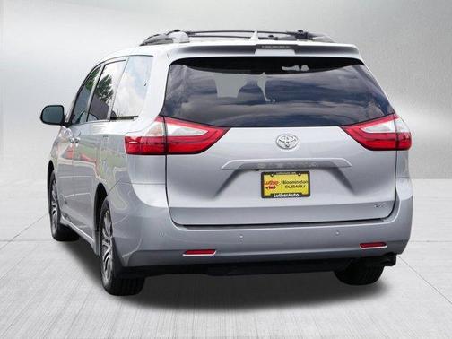 2019 Toyota Sienna XLE