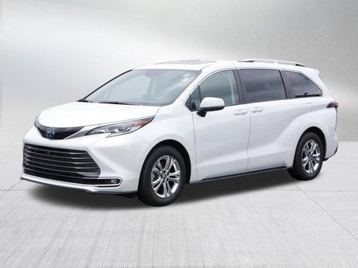 2022 Toyota Sienna Platinum 7 Passenger