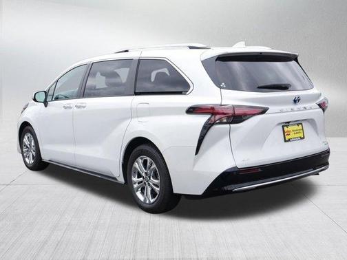 2022 Toyota Sienna Platinum 7 Passenger