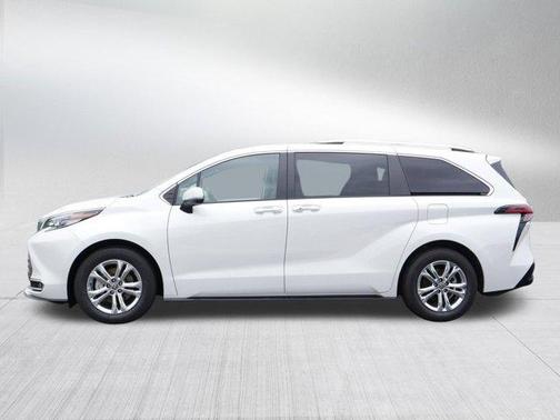 2022 Toyota Sienna Platinum 7 Passenger