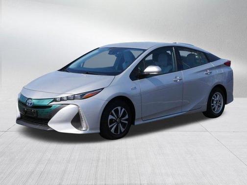 Classic Silver Metallic 2017 Toyota Prius Prime Plus