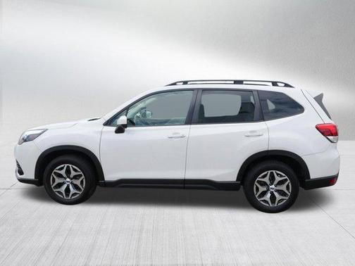 Crystal White Pearl 2023 Subaru Forester Premium