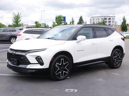Iridescent Pearl Tricoat 2023 Chevrolet Blazer RS
